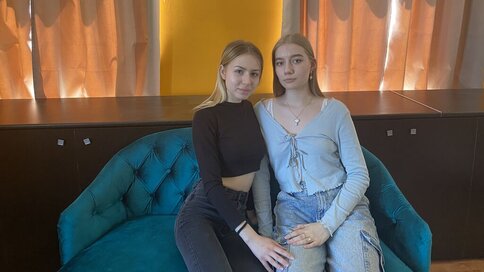Porn Chat Live with CarolineAndMarie